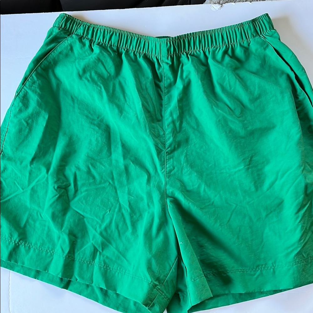 GAP Women's Athletic Shorts in Green